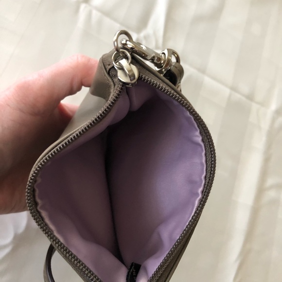 Coach wristlet - Picture 3 of 3